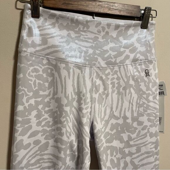 NWT Good American Icy Leopard Legging Foil White Gray- Size 2 (Medium) - Picture 7 of 11